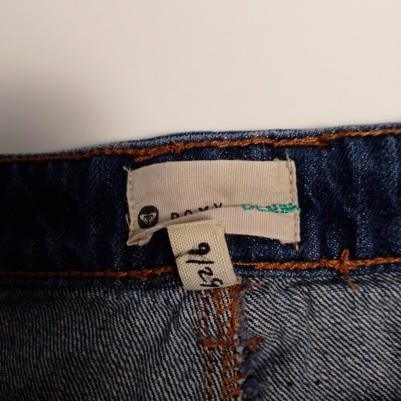 Roxy Denim Tribal Print Distressed Shorts Boho Cheeky Size 29 faded - Picture 3 of 6